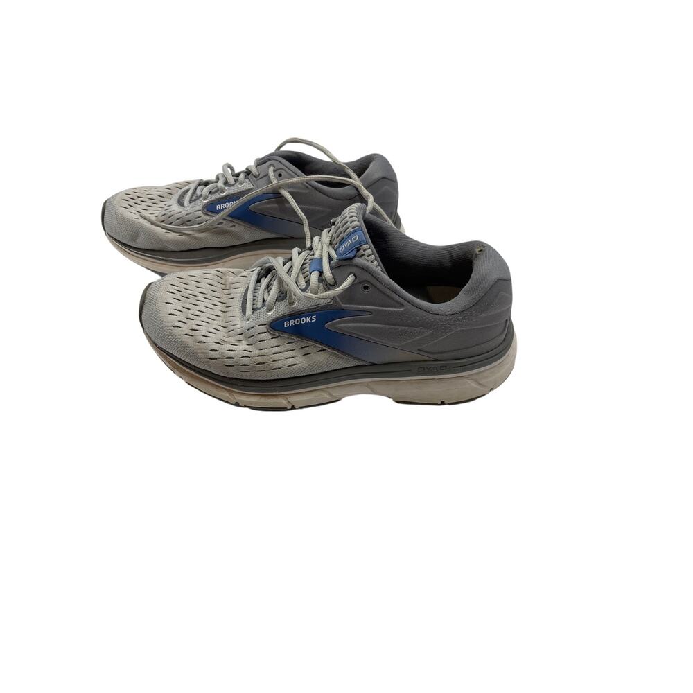 Brooks Dyad 11 women’s running shoes in gray, white, and blue.